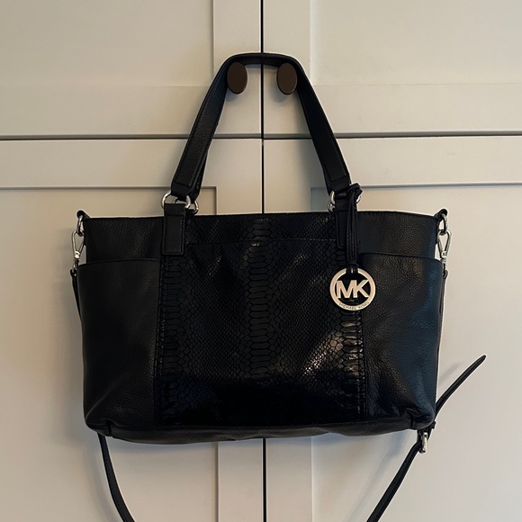 MICHAEL KORS BLACK LEATHER SHOULDER/ Crossbody bag - Picture 1 of 7